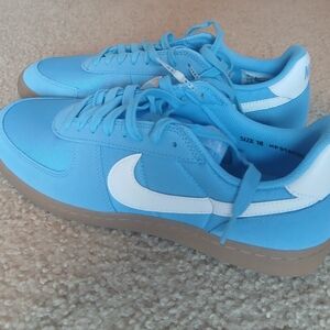 Nike Men's Light Blue and White Low-Top Sneakers